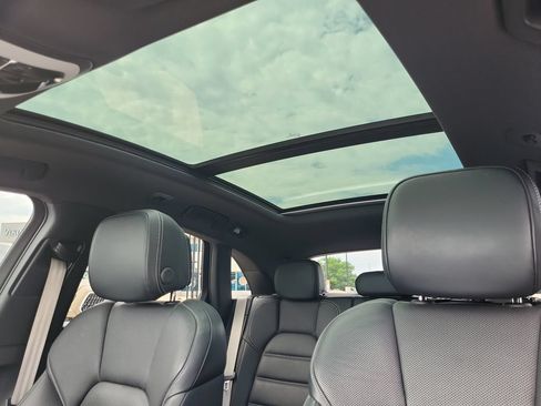 Used 2023 Porsche Macan S AWD/4WD image 32