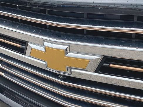 Used 2020 Chevrolet Silverado 1500 High Country w/ Technology Package AWD/4WD image 11