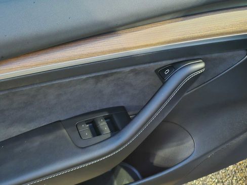 Used 2023 Tesla Model 3 Standard Range image 23