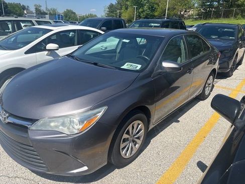 Used 2015 Toyota Camry LE FWD image 2