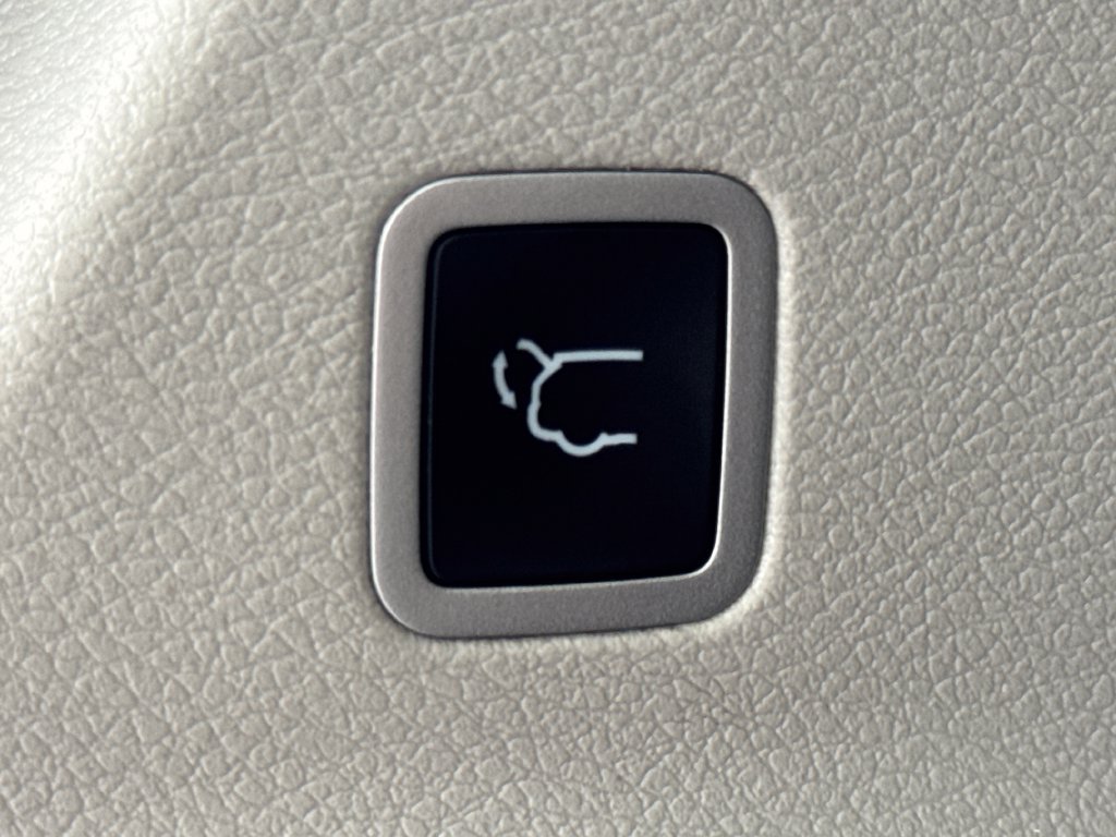 Used 2023 Chrysler Pacifica Touring-L FWD image 28