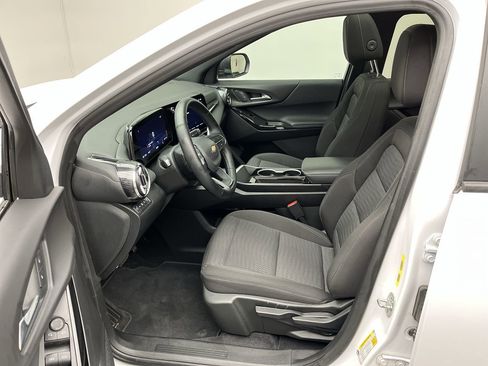 Certified 2025 Chevrolet Equinox LT image 3