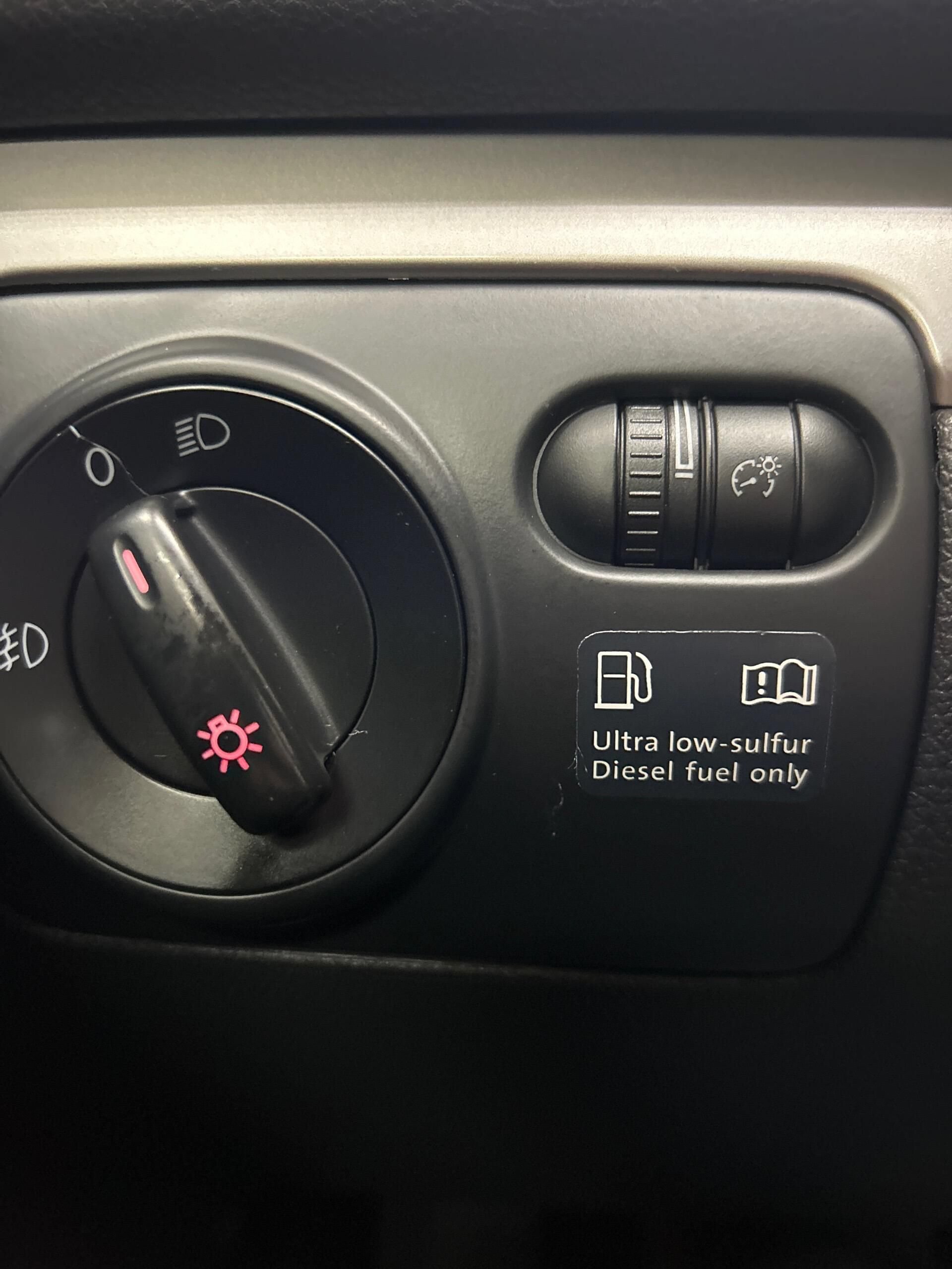 Used 2012 Volkswagen Golf TDI FWD image 16