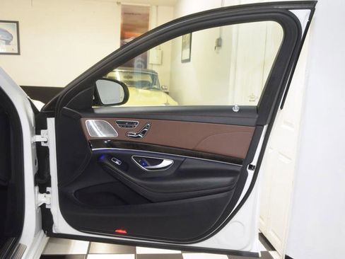 Used 2016 Mercedes-Benz S 550 Sedan image 23