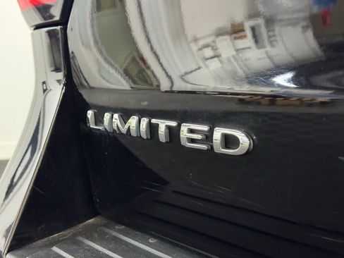 Used 2024 Ford Expedition Limited image 7