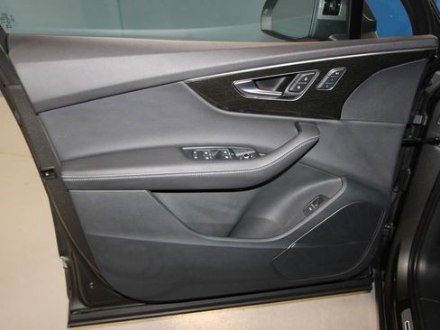 Used 2025 Audi Q7 3.0T Prestige w/ Prestige Package image 5