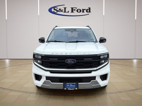 Certified 2025 Ford Expedition Max Platinum w/ Driver's Package AWD/4WD image 12