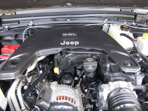 Used 2021 Jeep Gladiator Sport AWD/4WD image 46