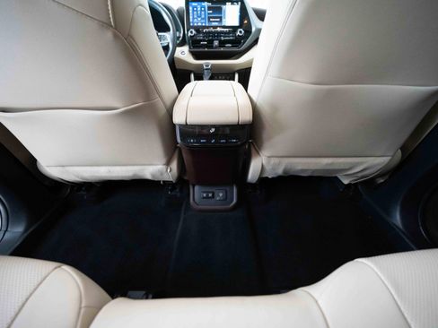 Used 2020 Toyota Highlander Limited AWD/4WD image 22