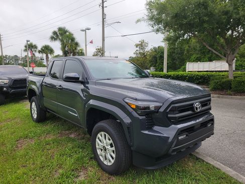 Used 2025 Toyota Tacoma SR5 AWD/4WD image 8