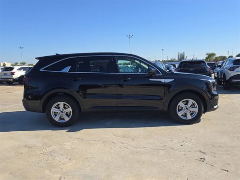 New 2026 Kia Sorento LX image 9
