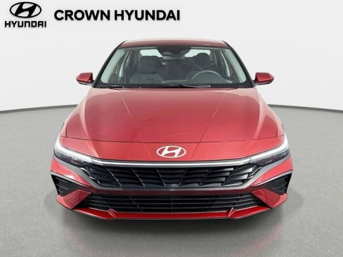 Certified 2026 Hyundai Elantra SE FWD image 2