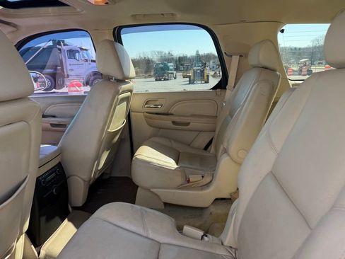 Used 2007 Cadillac Escalade AWD w/ Information Package image 10