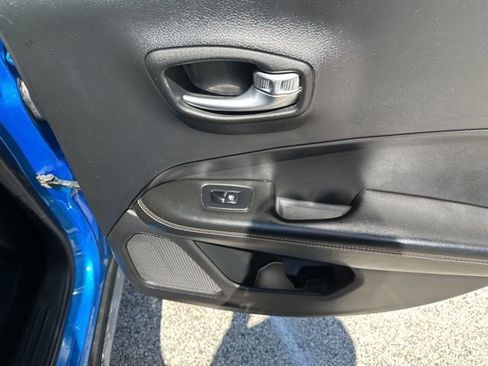 Used 2018 Jeep Compass Latitude w/ Popular Equipment Group AWD/4WD image 15