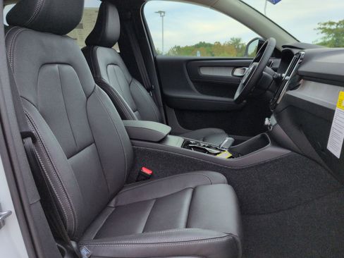 New 2026 Volvo XC40 B5 Ultra w/ Protection Package Premier image 27