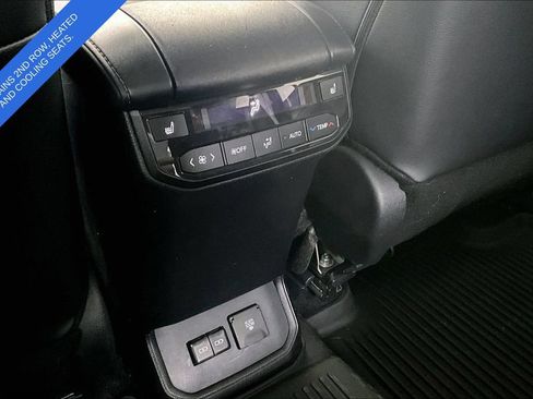 Used 2024 Toyota Highlander Platinum FWD image 30