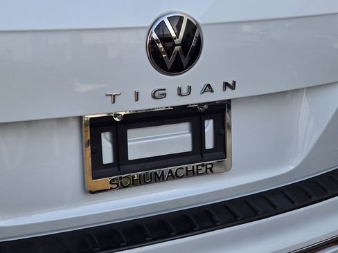 Used 2024 Volkswagen Tiguan SEL R-Line image 9