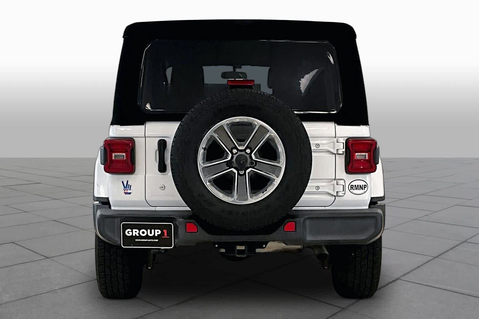 Used 2018 Jeep Wrangler Unlimited Sahara w/ LED Lighting Group AWD/4WD image 4