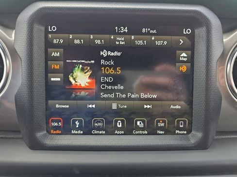 Used 2018 Jeep Wrangler Unlimited Sahara image 23