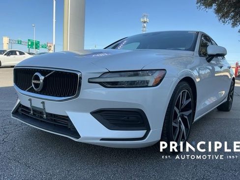 Used 2019 Volvo S60 T5 Momentum w/ Premium Package image 4