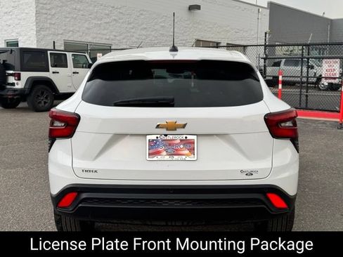 Used 2026 Chevrolet Trax LS w/ LS Convenience Package FWD image 4