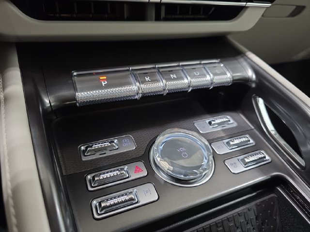 New 2026 Lincoln Nautilus Premier w/ Jet Appearance Package AWD/4WD image 21