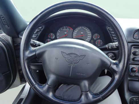 Used 2001 Chevrolet Corvette Convertible w/ Preferred Equipment Group2 RWD image 13