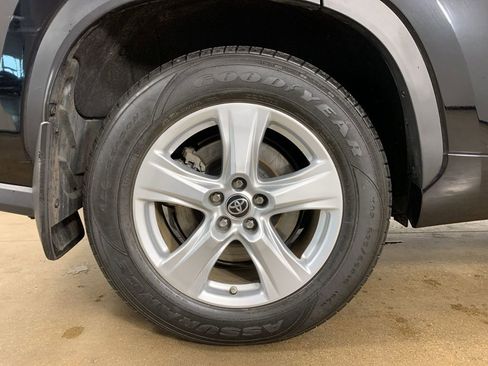 Used 2023 Toyota Highlander LE AWD/4WD image 41