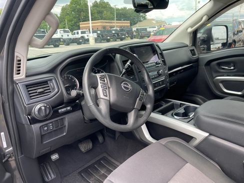 Used 2023 Nissan Titan SV w/ SV Convenience Package RWD image 11