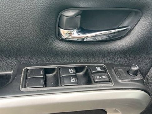 Used 2024 Nissan Titan SV RWD image 14