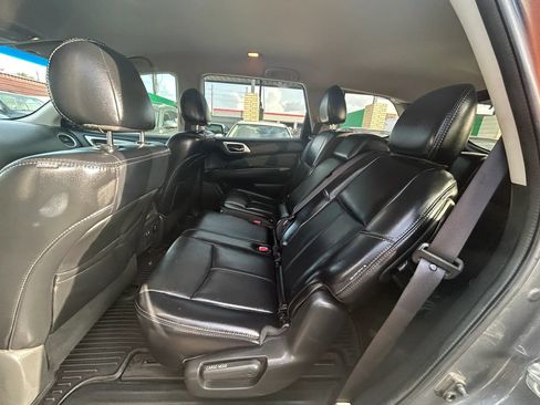 Used 2020 Nissan Pathfinder SL FWD image 5