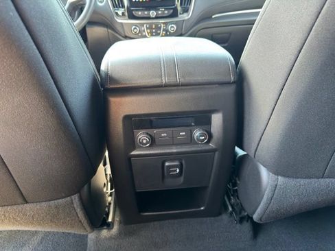 Used 2023 Chevrolet Traverse LT AWD/4WD image 10