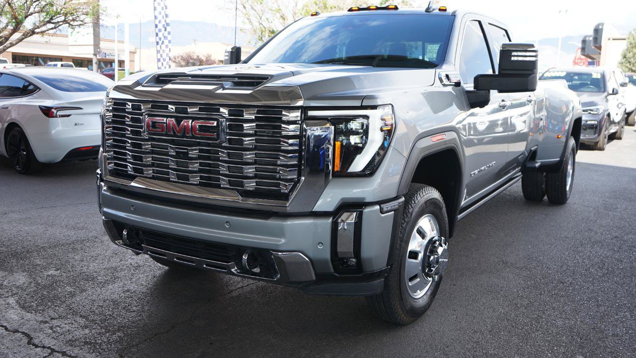 Used 2025 GMC Sierra 3500 Denali w/ Denali Reserve Package AWD/4WD image 7