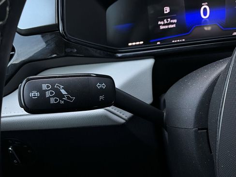 Used 2025 Volkswagen Taos S image 32