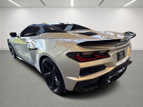 Used 2024 Chevrolet Corvette Z06 RWD image 3