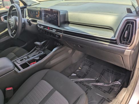 Certified 2025 Kia Sorento LX FWD image 13