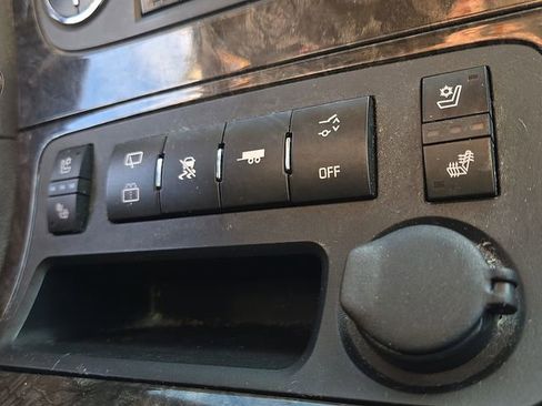 Used 2011 GMC Acadia Denali image 22