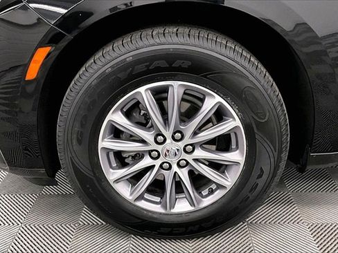 Used 2023 Buick Enclave Essence image 8