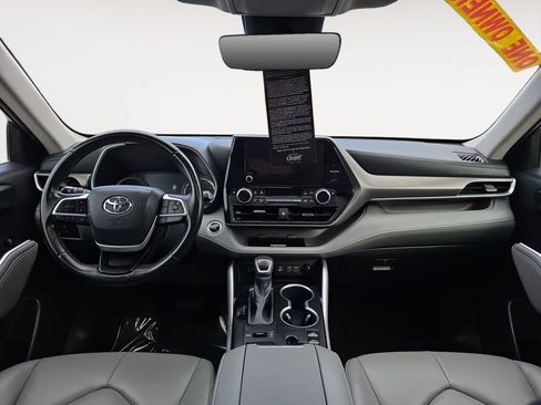 Used 2023 Toyota Highlander XLE AWD/4WD image 15