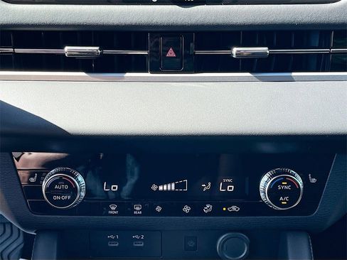 New 2025 Mitsubishi Outlander SE image 16