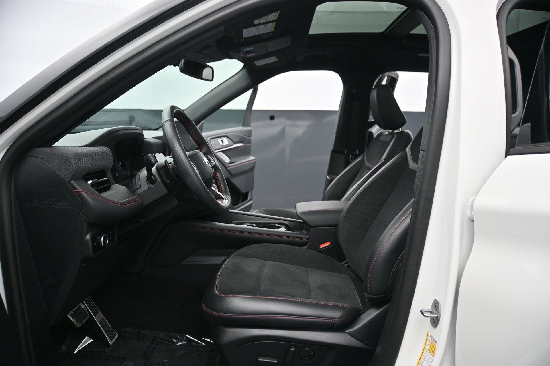 Used 2025 Ford Explorer ST w/ Sun And Sound Package AWD/4WD image 21