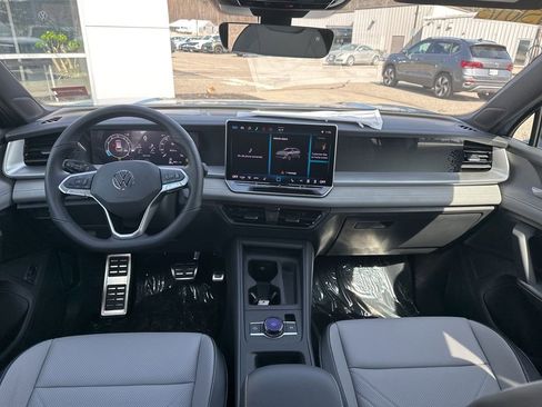 New 2026 Volkswagen Tiguan SE R-Line image 12