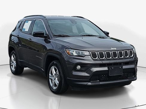 Used 2024 Jeep Compass Latitude AWD/4WD image 3