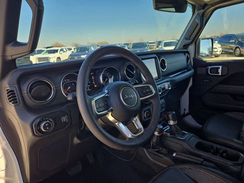 Used 2023 Jeep Gladiator Overland image 2