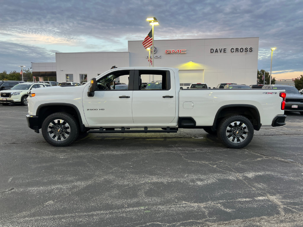Used 2021 Chevrolet Silverado 2500 Custom w/ Custom Value Package AWD/4WD image 11