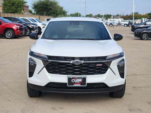 Used 2024 Chevrolet Trax RS w/ Driver Confidence Package FWD image 9