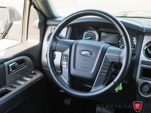 Used 2017 Ford Expedition XLT AWD/4WD image 30
