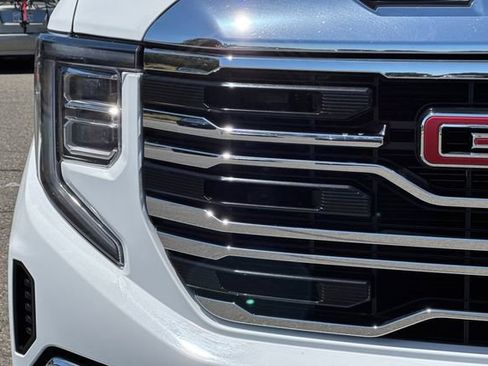 Used 2025 GMC Sierra 1500 SLT AWD/4WD image 47