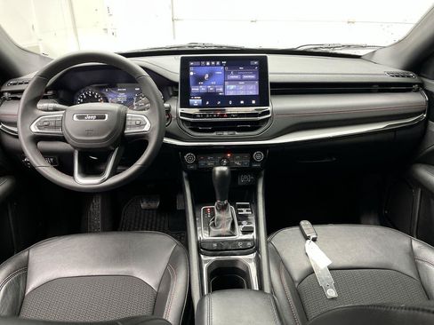 Used 2025 Jeep Compass Trailhawk AWD/4WD image 4