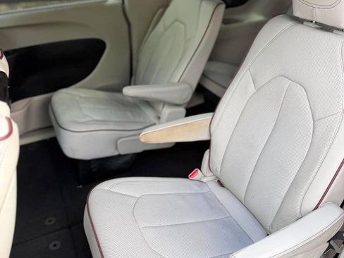 Used 2017 Chrysler Pacifica Limited FWD image 14